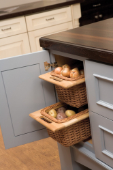 Interior da cozinha com um nicho: Nós decoramos o espaço da cozinha corretamente (na parede, sob a janela, no canto)