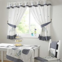 Design de cortinas de lambrequim na cozinha (145 + Foto): não é uma tarefa fácil, mas factível de registro