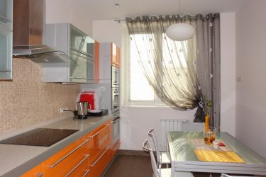 Design de cortinas de lambrequim na cozinha (145 + Foto): não é uma tarefa fácil, mas factível de registro