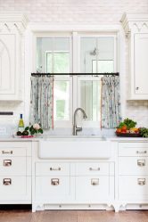 Design de cortinas de lambrequim na cozinha (145 + Foto): não é uma tarefa fácil, mas factível de registro