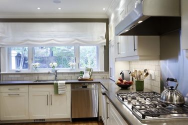 Design de cortinas de lambrequim na cozinha (145 + Foto): não é uma tarefa fácil, mas factível de registro