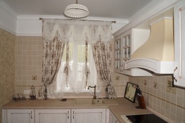 Design de cortinas de lambrequim na cozinha (145 + Foto): não é uma tarefa fácil, mas factível de registro