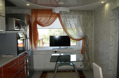 Design de cortinas de lambrequim na cozinha (145 + Foto): não é uma tarefa fácil, mas factível de registro