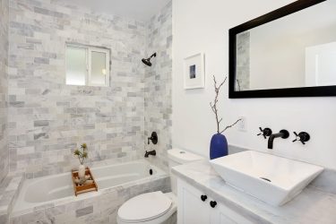 Design de moda moderna de uma pequena casa de banho em 2017 - O que você precisa saber?