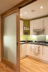 Portas interiores no interior do apartamento (305+ fotos): opções elegantes e modernas
