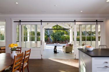 Portas interiores no interior do apartamento (305+ fotos): opções elegantes e modernas