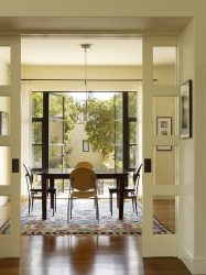 Portas interiores no interior do apartamento (305+ fotos): opções elegantes e modernas