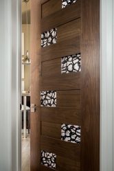 Portas interiores no interior do apartamento (305+ fotos): opções elegantes e modernas