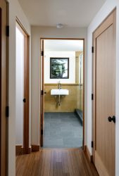 Portas interiores no interior do apartamento (305+ fotos): opções elegantes e modernas