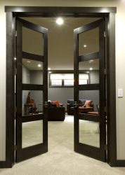 Portas interiores no interior do apartamento (305+ fotos): opções elegantes e modernas