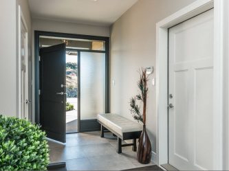 Opções interiores no Corredor: mais de 225 designs fotográficos (pedra / laminado / azulejo / fresco). Qual cor da parede é melhor?