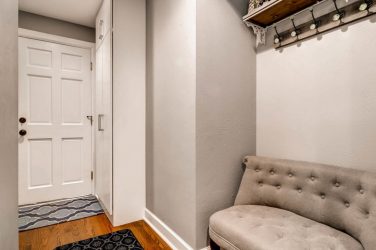 Opções interiores no Corredor: mais de 225 designs fotográficos (pedra / laminado / azulejo / fresco). Qual cor da parede é melhor?