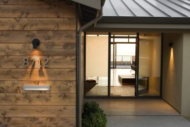 Portas de entrada de plástico em uma casa privada (145 + Foto): Como fazer e de forma segura e bonita?