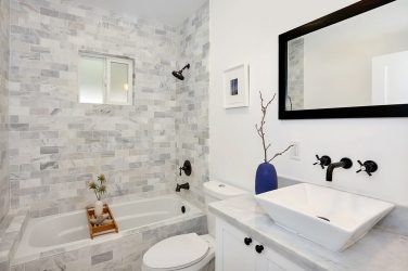 Azulejo para uma pequena casa de banho (mais de 150 Design Fotos): A combinação ideal de estilo e decoração