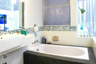 Azulejo para uma pequena casa de banho (mais de 150 Design Fotos): A combinação ideal de estilo e decoração