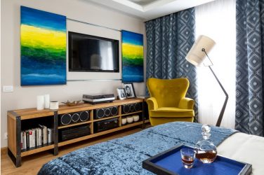 Prateleira de TV na parede (295+ fotos): nuances de design (articulada, canto, vidro)