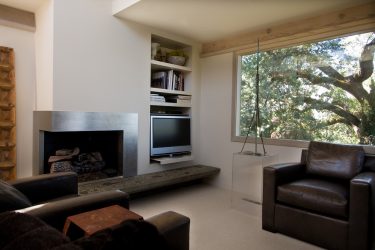 Prateleira de TV na parede (295+ fotos): nuances de design (articulada, canto, vidro)