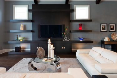 Prateleira de TV na parede (295+ fotos): nuances de design (articulada, canto, vidro)