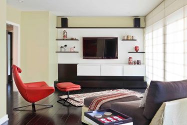 Prateleira de TV na parede (295+ fotos): nuances de design (articulada, canto, vidro)