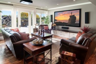Prateleira de TV na parede (295+ fotos): nuances de design (articulada, canto, vidro)