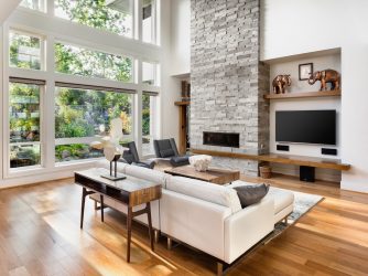 Prateleira de TV na parede (295+ fotos): nuances de design (articulada, canto, vidro)
