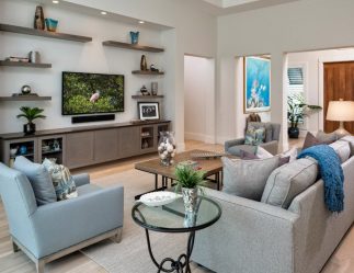 Prateleira de TV na parede (295+ fotos): nuances de design (articulada, canto, vidro)