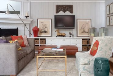 Prateleira de TV na parede (295+ fotos): nuances de design (articulada, canto, vidro)