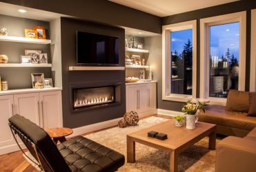 Prateleira de TV na parede (295+ fotos): nuances de design (articulada, canto, vidro)