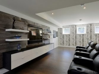 Prateleira de TV na parede (295+ fotos): nuances de design (articulada, canto, vidro)