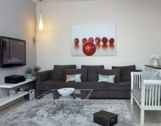 Prateleira de TV na parede (295+ fotos): nuances de design (articulada, canto, vidro)