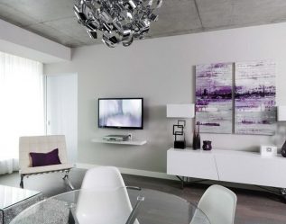 Prateleira de TV na parede (295+ fotos): nuances de design (articulada, canto, vidro)