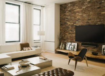 Prateleira de TV na parede (295+ fotos): nuances de design (articulada, canto, vidro)