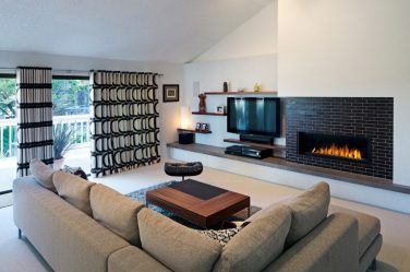Prateleira de TV na parede (295+ fotos): nuances de design (articulada, canto, vidro)