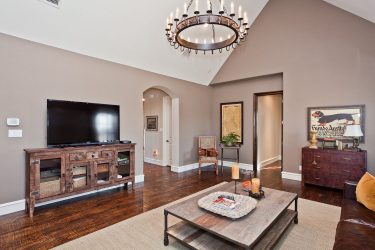 Prateleira de TV na parede (295+ fotos): nuances de design (articulada, canto, vidro)