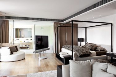 Prateleira de TV na parede (295+ fotos): nuances de design (articulada, canto, vidro)