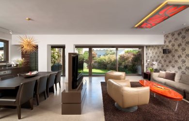 Prateleira de TV na parede (295+ fotos): nuances de design (articulada, canto, vidro)