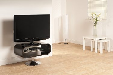Prateleira de TV na parede (295+ fotos): nuances de design (articulada, canto, vidro)
