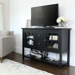 Prateleira de TV na parede (295+ fotos): nuances de design (articulada, canto, vidro)