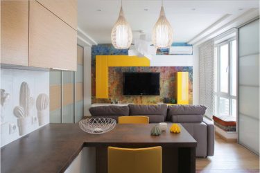 Prateleira de TV na parede (295+ fotos): nuances de design (articulada, canto, vidro)
