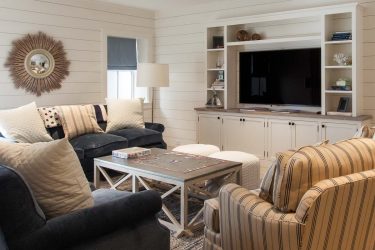 Prateleira de TV na parede (295+ fotos): nuances de design (articulada, canto, vidro)