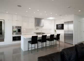 Prateleira de TV na parede (295+ fotos): nuances de design (articulada, canto, vidro)