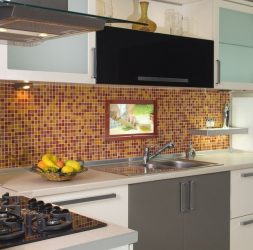 Prateleira de TV na parede (295+ fotos): nuances de design (articulada, canto, vidro)