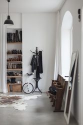 Hall de entrada com prateleiras para sapatos e roupas As mãos: 125 + opções de foto (com um assento, com um cabide, com um banquinho e não só)