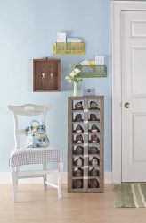 Hall de entrada com prateleiras para sapatos e roupas As mãos: 125 + opções de foto (com um assento, com um cabide, com um banquinho e não só)