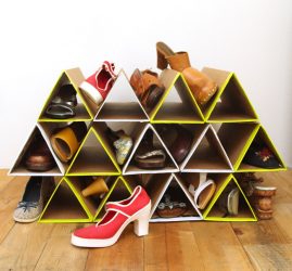 Hall de entrada com prateleiras para sapatos e roupas As mãos: 125 + opções de foto (com um assento, com um cabide, com um banquinho e não só)