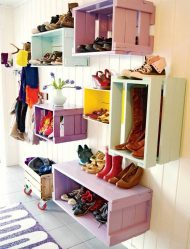 Hall de entrada com prateleiras para sapatos e roupas As mãos: 125 + opções de foto (com um assento, com um cabide, com um banquinho e não só)