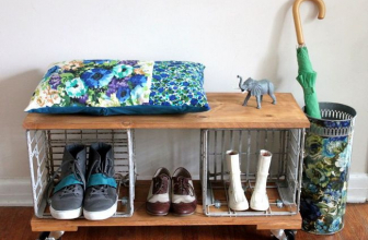 Entrance hall with shelves for shoes and clothes The hands: 125+ Photo options (with a seat, with a hanger, with a banquette and not only)