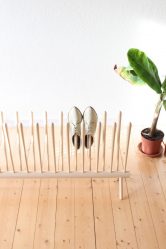 Hall de entrada com prateleiras para sapatos e roupas As mãos: 125 + opções de foto (com um assento, com um cabide, com um banquinho e não só)