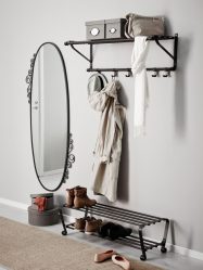 Hall de entrada com prateleiras para sapatos e roupas As mãos: 125 + opções de foto (com um assento, com um cabide, com um banquinho e não só)