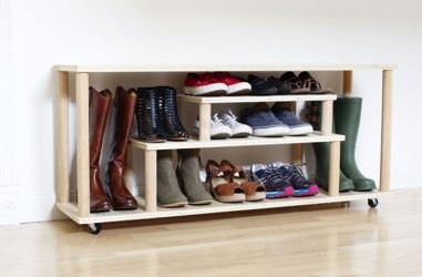 Hall de entrada com prateleiras para sapatos e roupas As mãos: 125 + opções de foto (com um assento, com um cabide, com uma banqueta e não só)